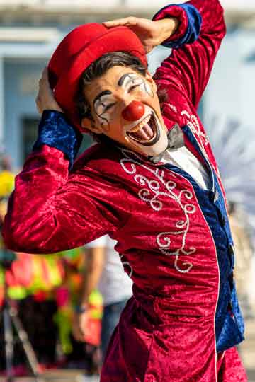 Clowns and jugglers perform happily and stay free with MyBizzHive CRM software