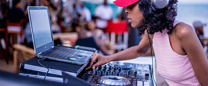 A girl with a red hat & pink shirt is organising work with MyBizzHive’s DJs CRM