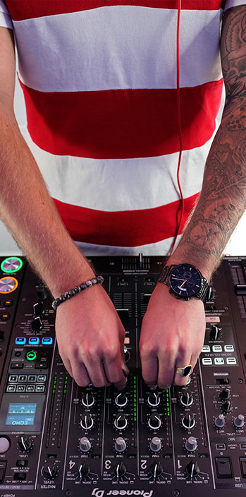 A Boy with white and red stripes shirt is organising work with MyBizzHive’s DJs CRM