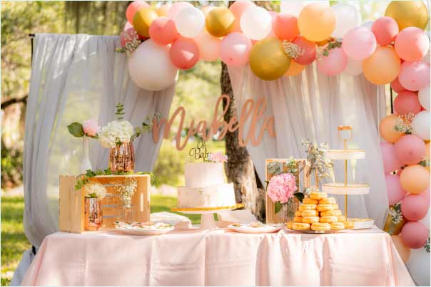CRM software for decorators An event decorator organised a cake party stress-free with CRM software